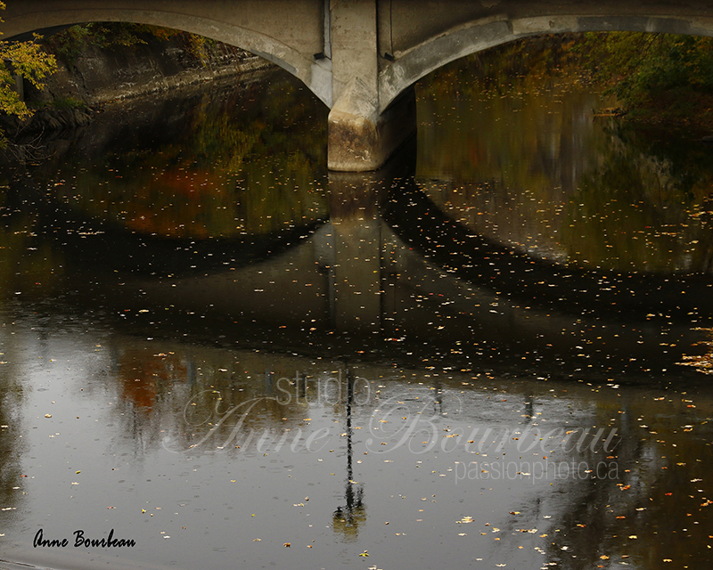 Un pont et son reflet 